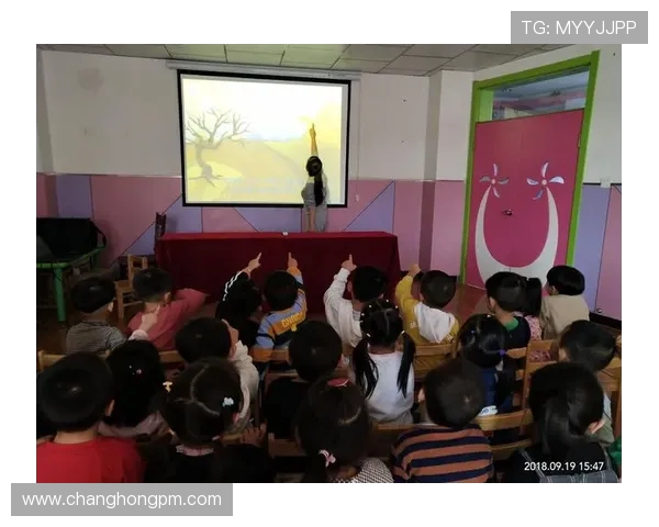 《从草根到巨星：篮球传奇人物的奋斗历程与荣耀时刻》